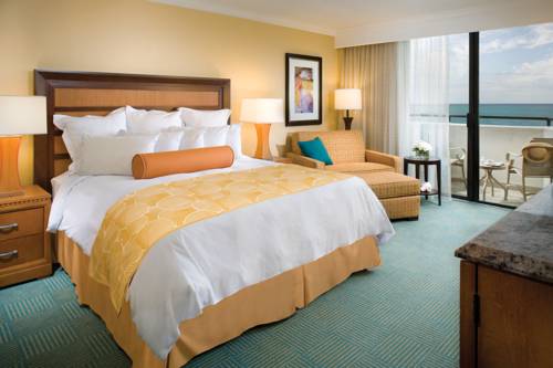 fort-lauderdale-marriott-harbor-beach-resort-spa-oceanfront-bedroom
