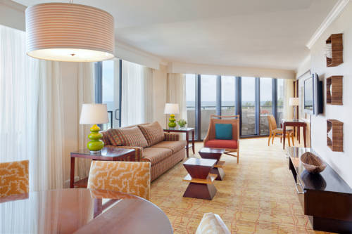 fort-lauderdale-marriott-harbor-beach-resort-spa-suite