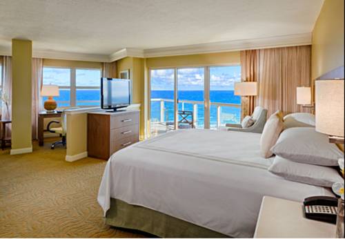 fort-lauderdale-marriott-pompano-beach-resort-spa-bed-room