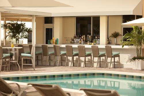 fort-lauderdale-marriott-pompano-beach-resort-spa-pool-side-bar