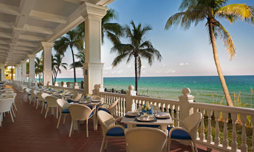 pelican-grand-beach-resort-noble-house-resort-oceanfront-breakfast