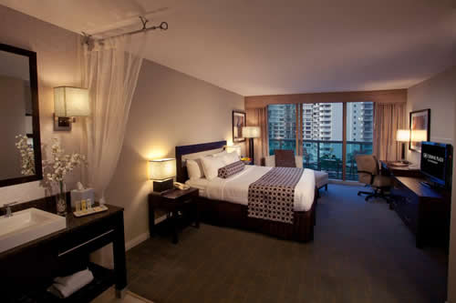 Crowne-Plaza-Hollywood-Beach-Resort-Hotel-room-3