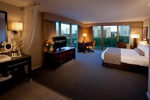 Crowne-Plaza-Hollywood-Beach-Resort-Hotel-room-4
