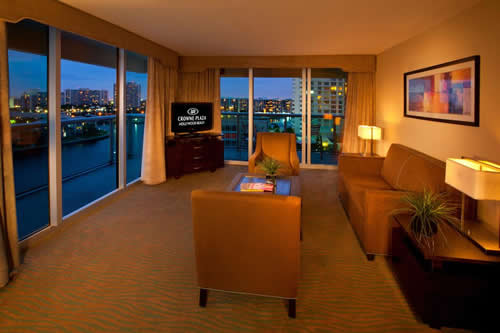 Crowne-Plaza-Hollywood-Beach-Resort-Hotel-room-5
